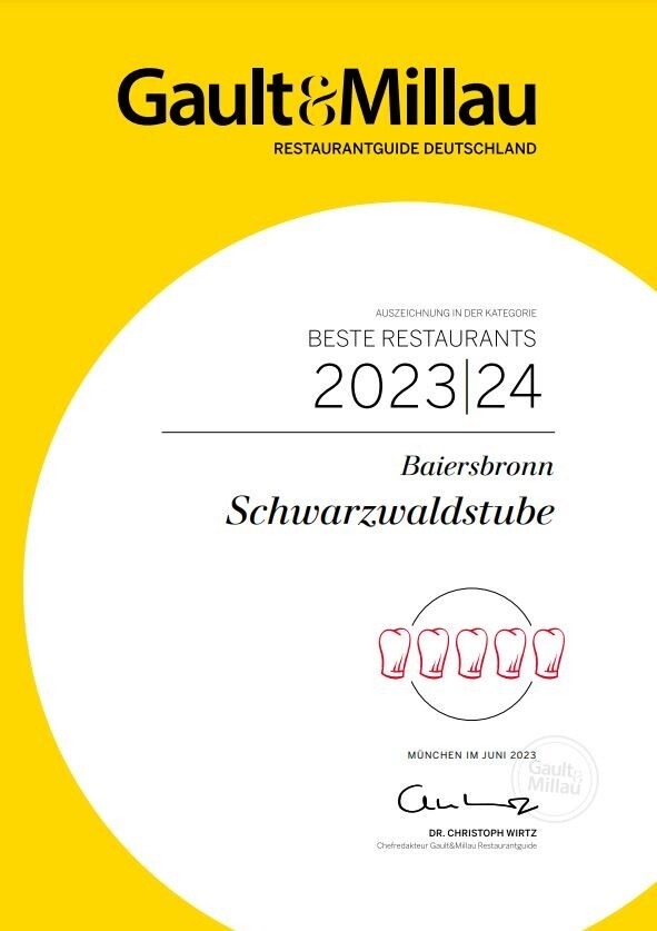 Zertifikat von Gault & Millau für die besten Restaurants 2023/24, ausgezeichnet für "Schwarzwaldstub" in Baiersbronn.