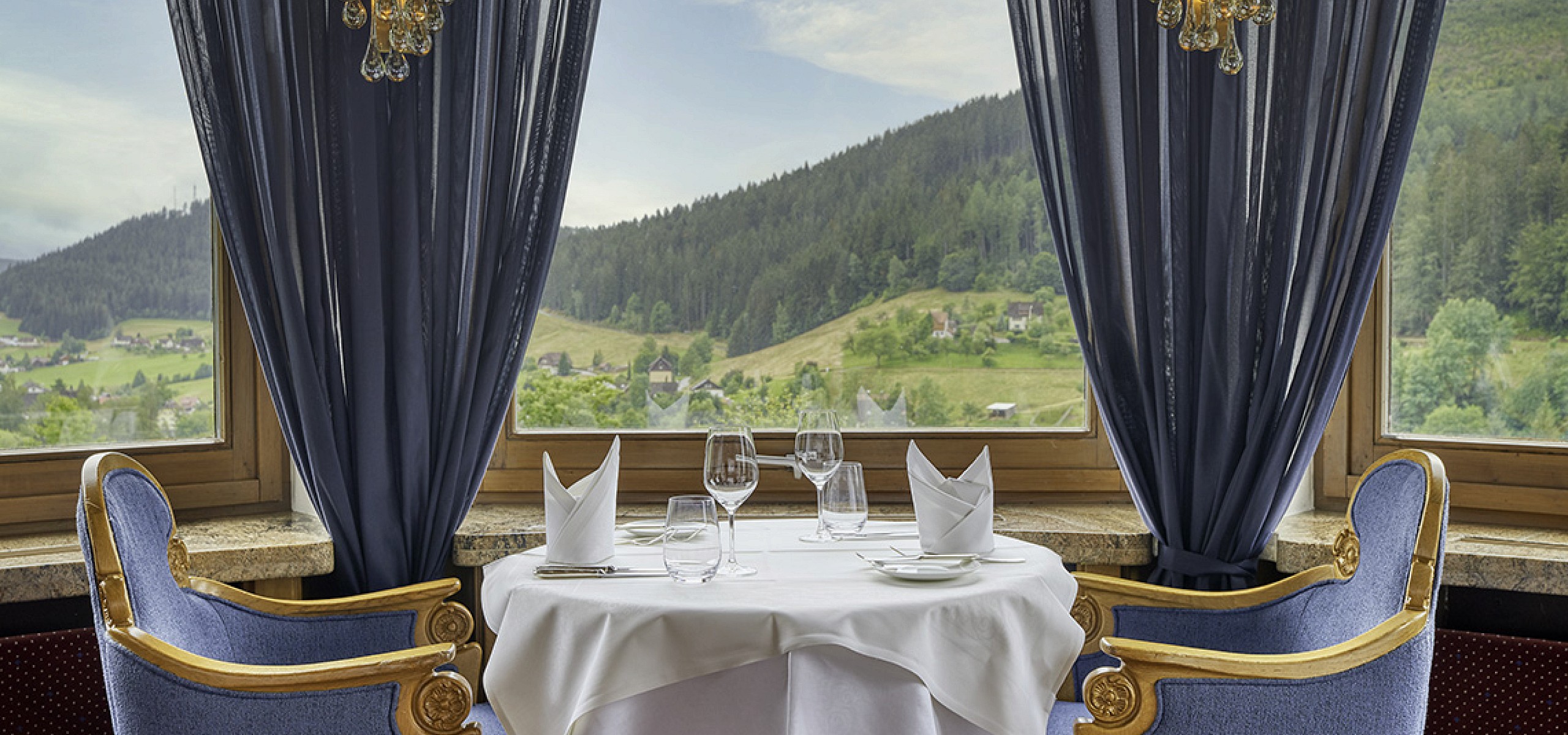 Silberberg Restaurant Traube Tonbach Hotel Schwarzwald - Tisch im Silberberg