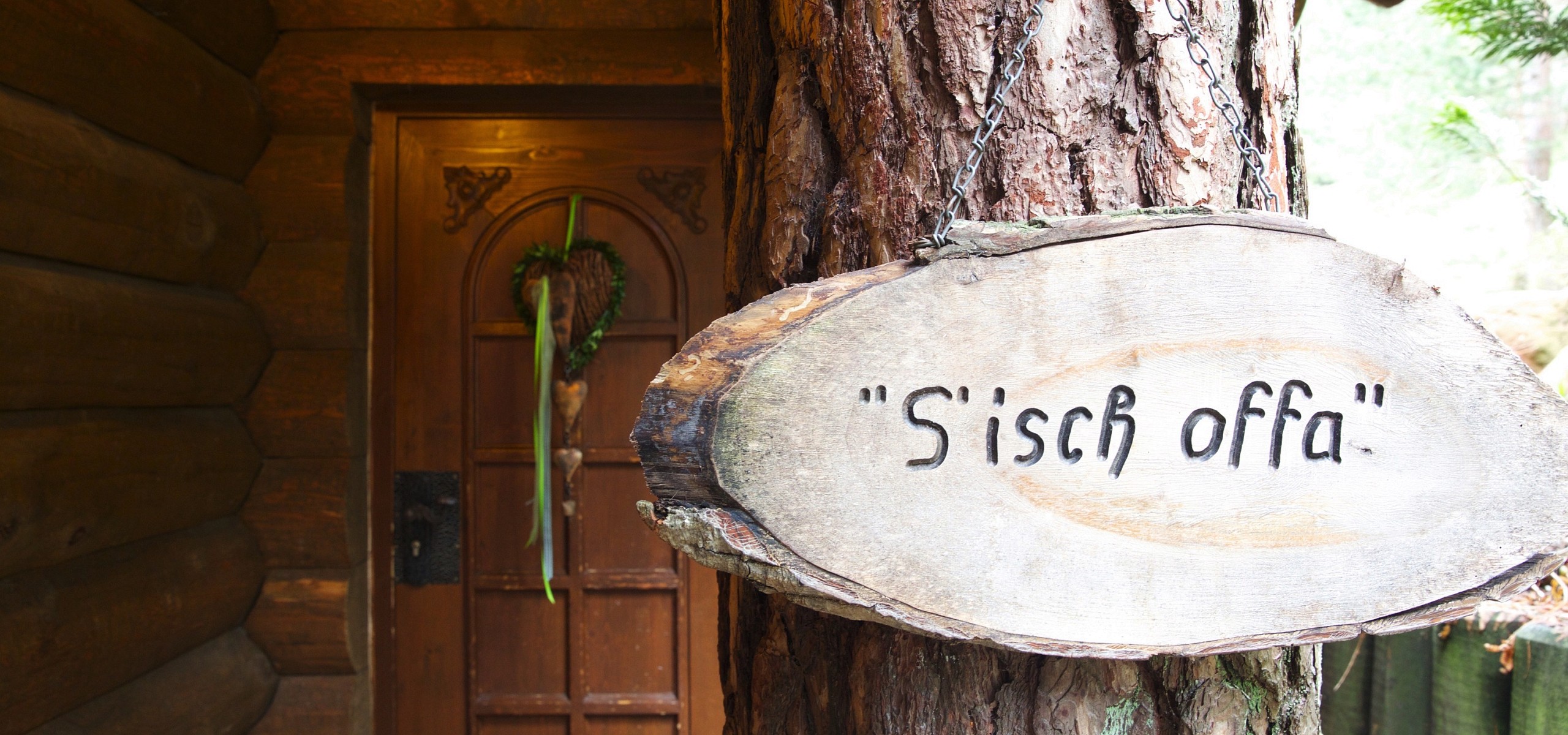 Traube Tonbach Blockhuette Aussenansicht 1